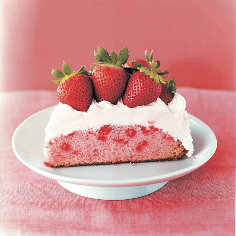 Luscious Strawberry Cake Recipe