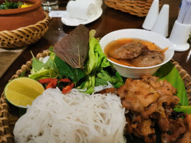 Grilled Pork Meatballs With Vermicelli Noodles (Bun Cha)