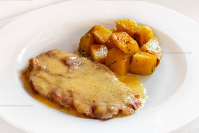 Cotoletta Alla Bolognese