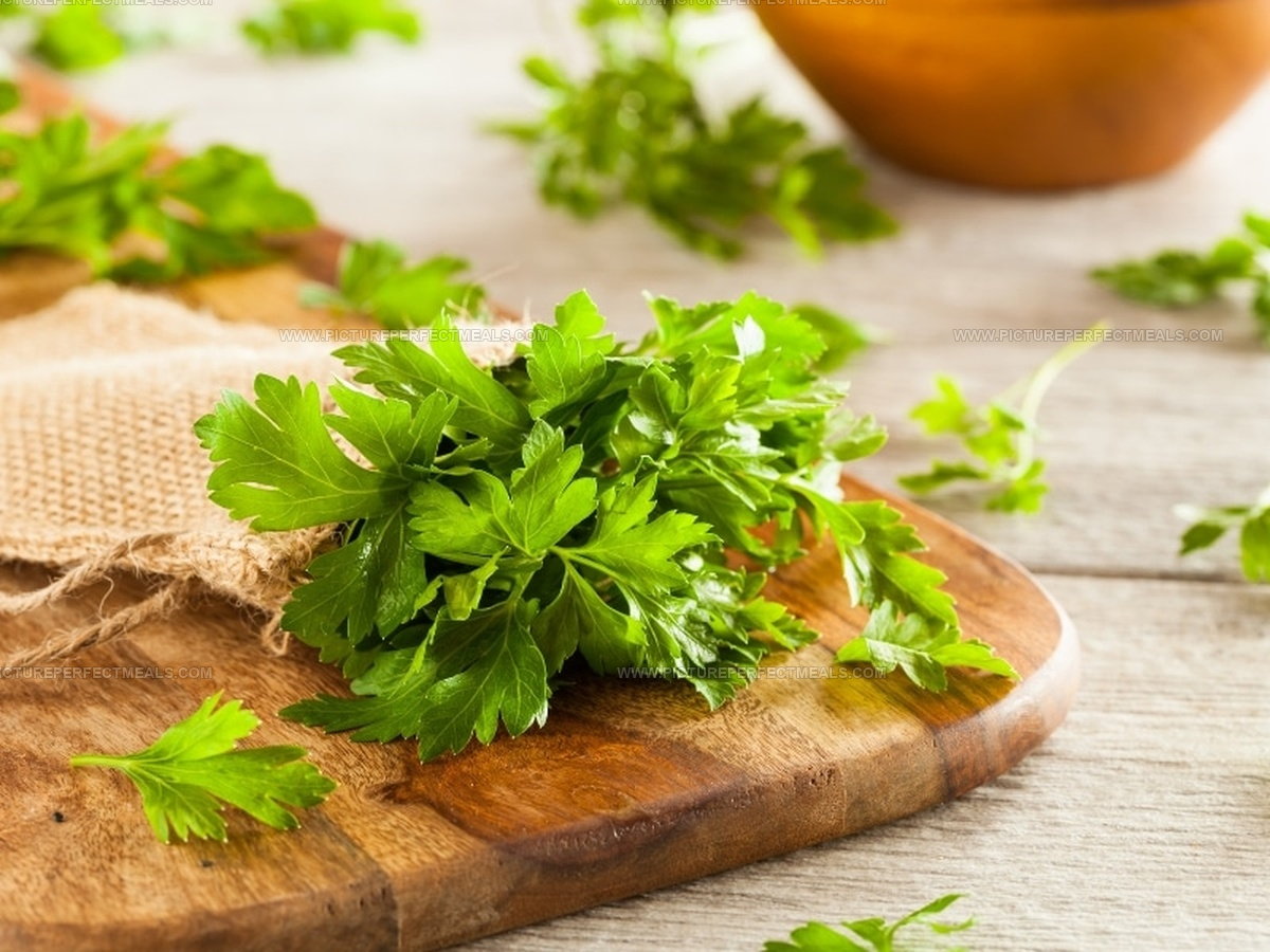 13 Fresh Alternatives to Parsley That Will Elevate Your Dishes